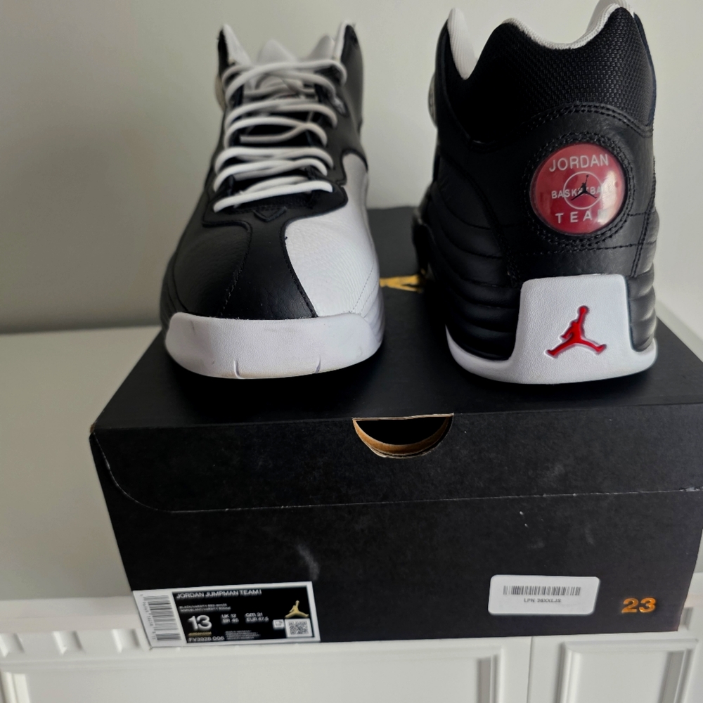 Men Jordan jump man sneakers